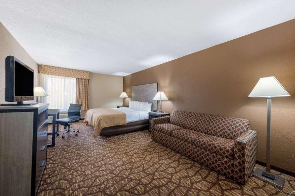 BAYMONT SUITES LAWRENCE (Lawrence)
